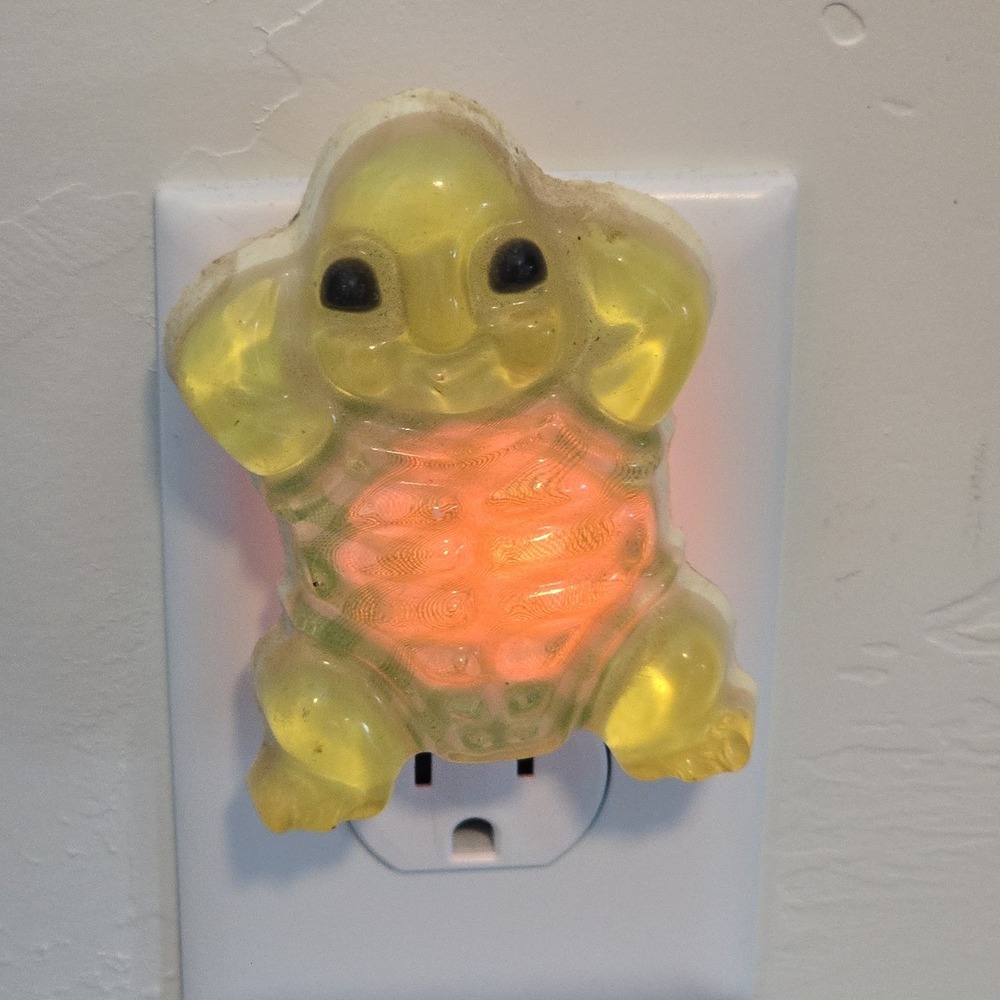 Vintage Plastic Resin Yellow Green Turtle Night‎ Light Bathroom 70's Plug In